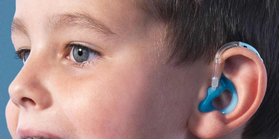 Ni&ntilde;o con Aud&iacute;fono